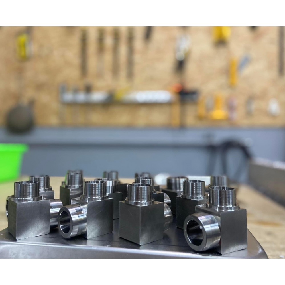 Cnc 數控自動铣床加工零件1.jpg Cnc 數控自動铣床加工零件1.jpg