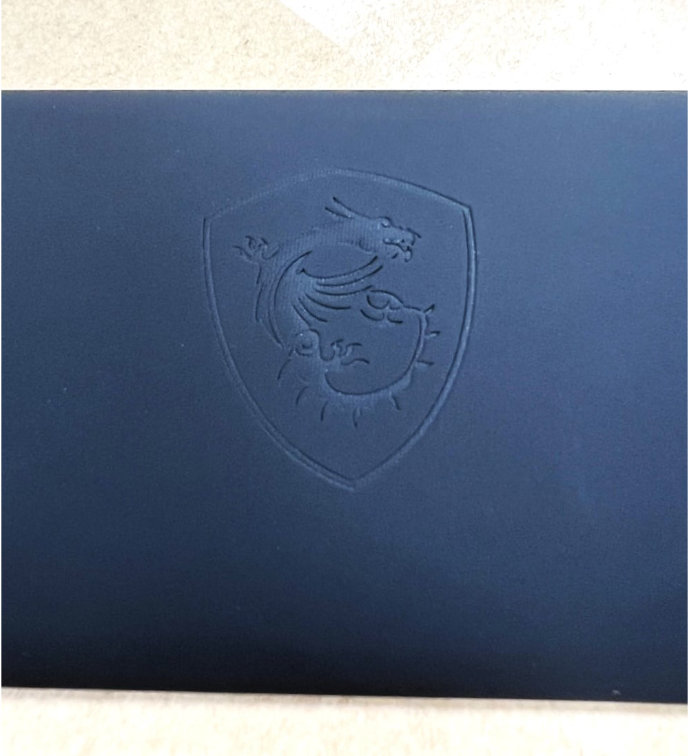 工藝說明:
人工合成PU皮
厚度0.4~0.7
銅板模具熱壓燙印工藝