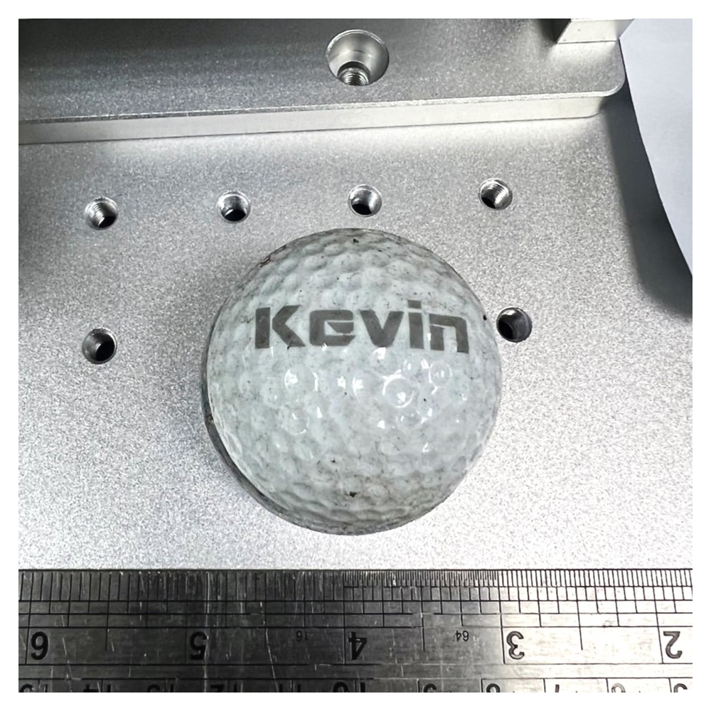 紫外光纖雷射雕刻_高爾夫球.jpg 可以雕刻於高爾夫球上
用參數設定可以達到深色與淺色的變化